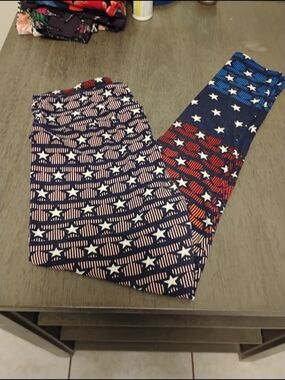 LuLaRoe Patriotic Starprint Leggings in Red, White & Blue Fits Size 12-18